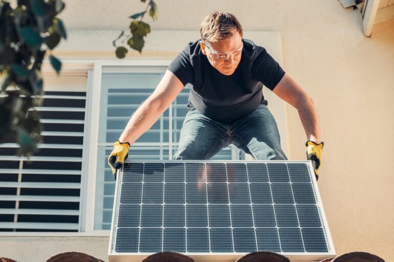 How to Calculate the Savings of Installing Solar Panels on Your Home